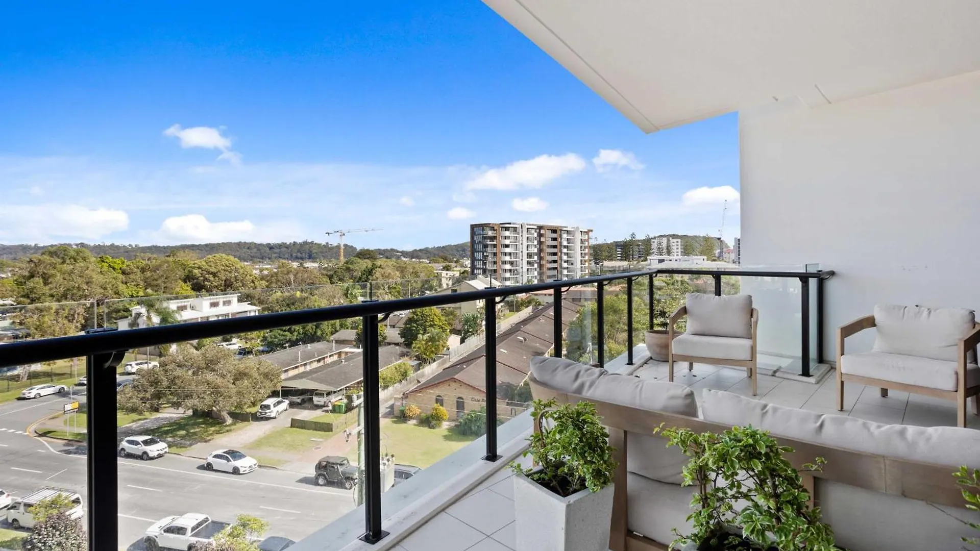 Palm Beach Luxury Apartment With Hinterland Views Gold Coast