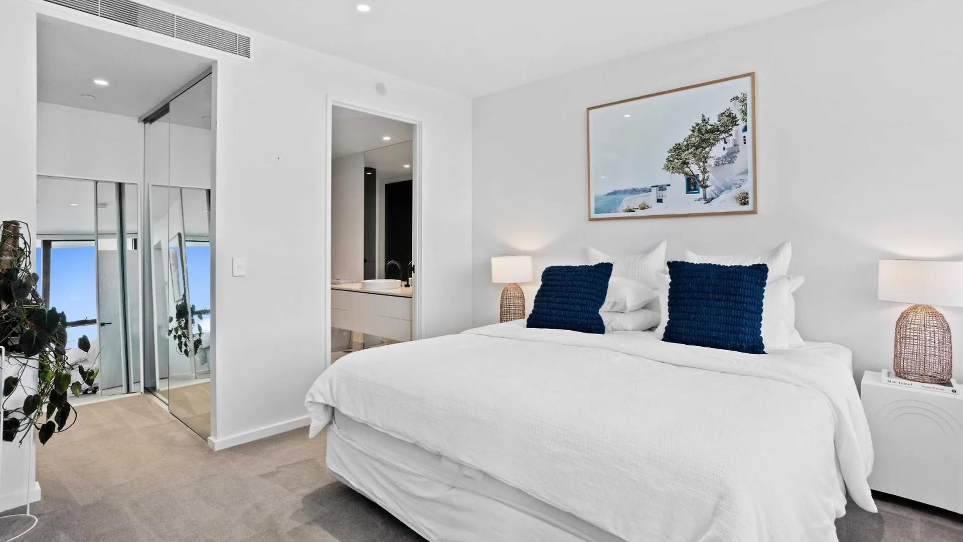 Palm Beach Luxury Apartment With Hinterland Views Gold Coast