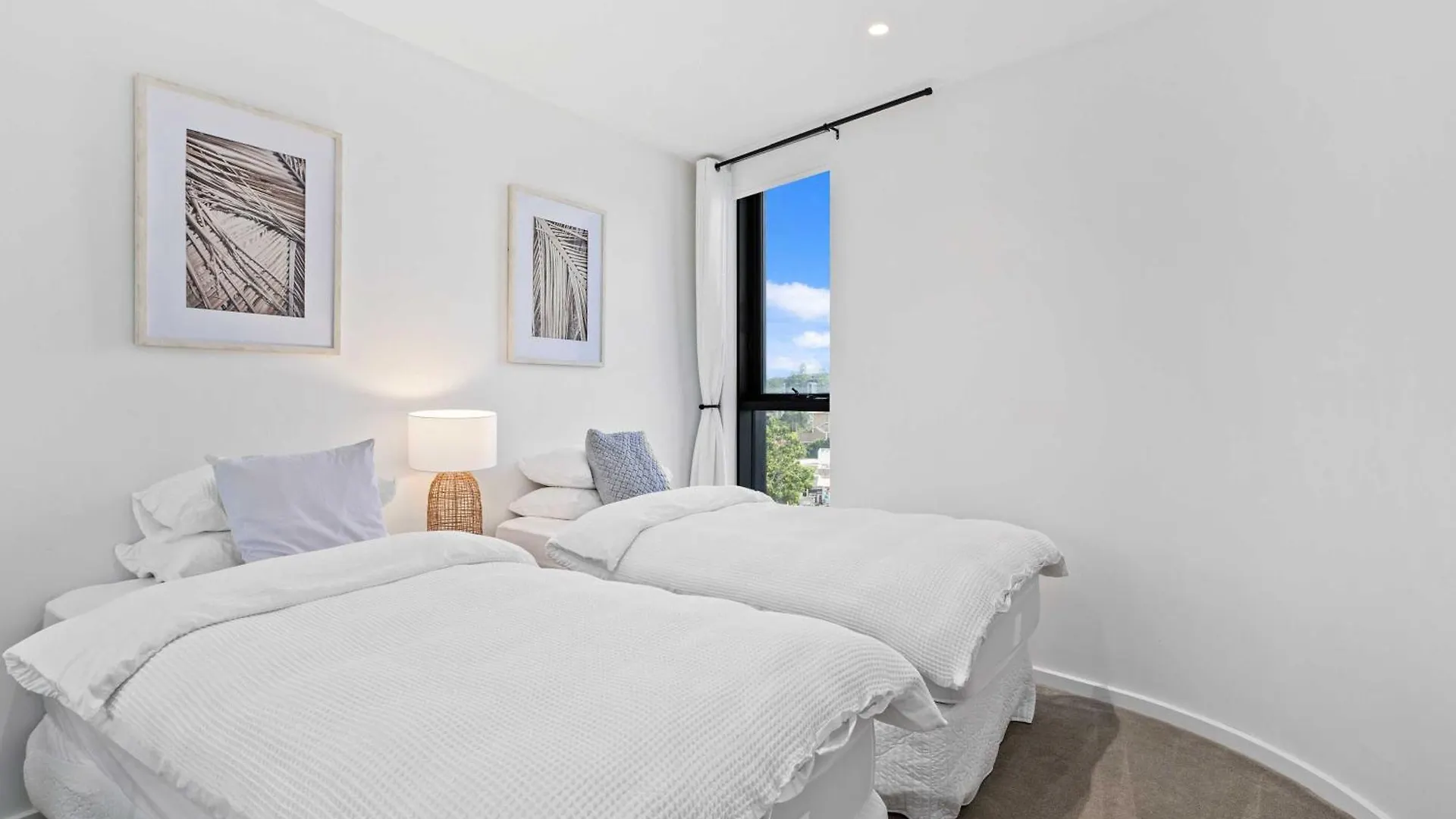 Palm Beach Luxury Apartment With Hinterland Views Gold Coast Austrálie