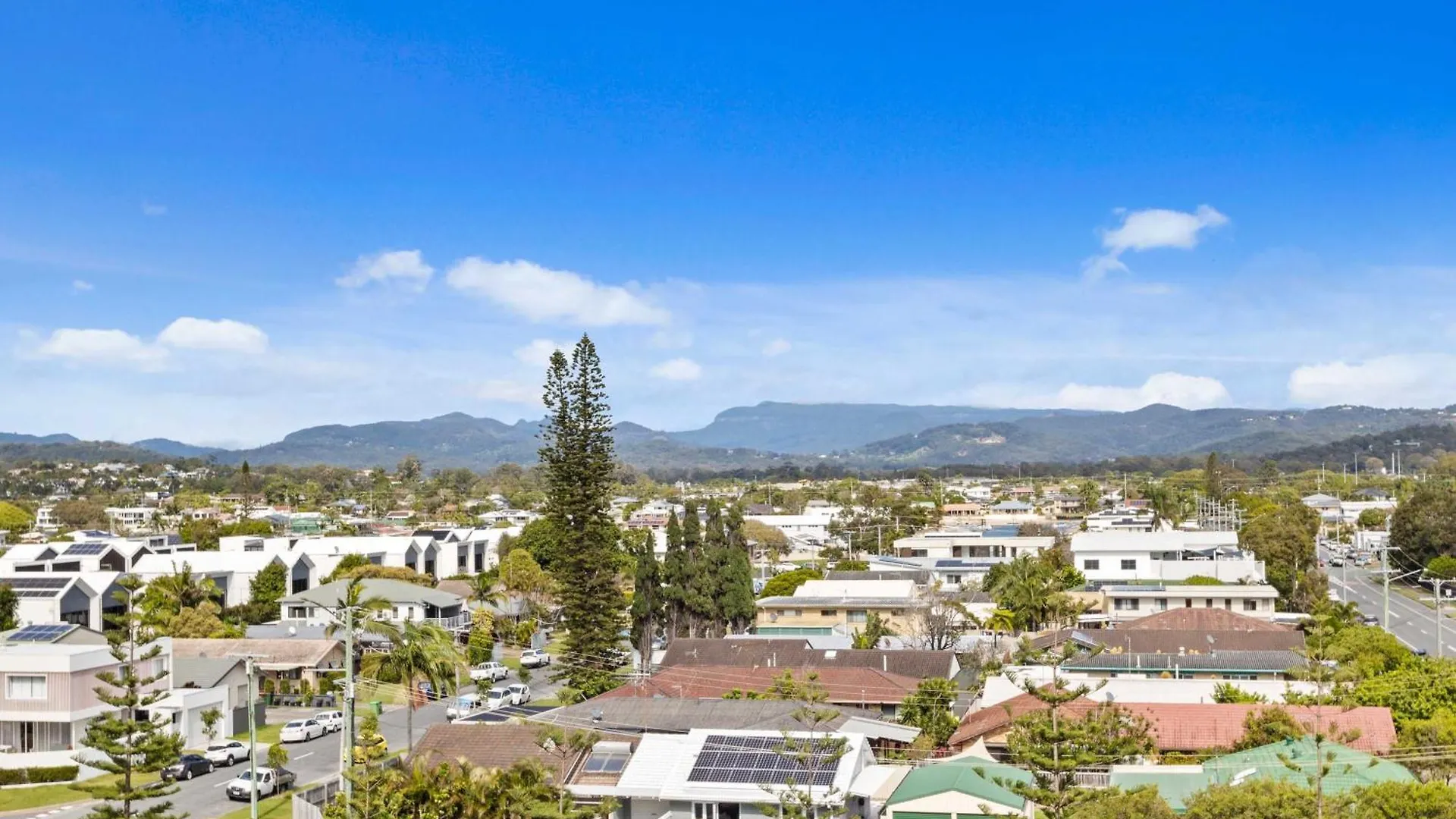 Palm Beach Luxury Apartment With Hinterland Views Gold Coast