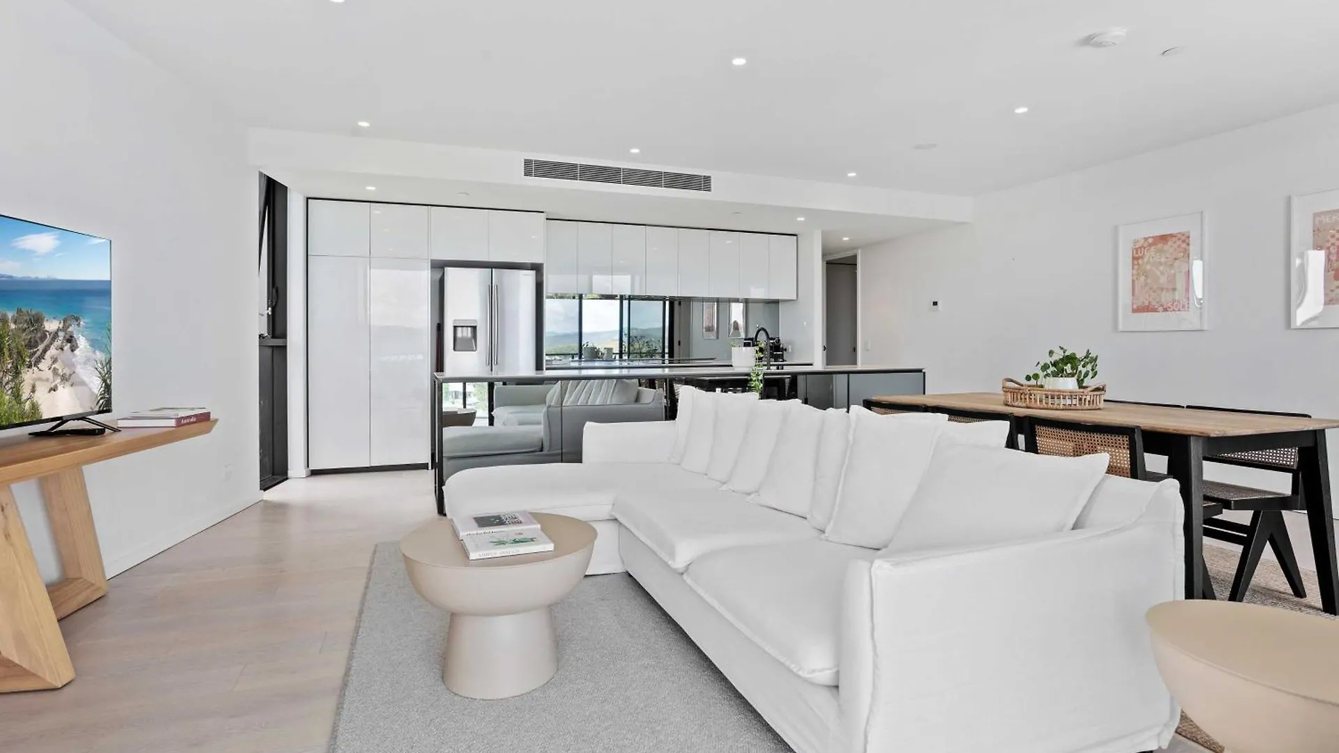 Palm Beach Luxury Apartment With Hinterland Views Gold Coast